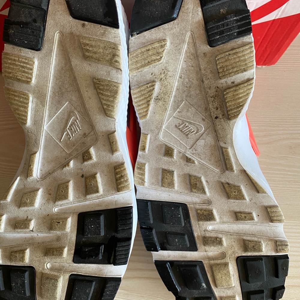 Running Sneakers - Picture 4 of 5